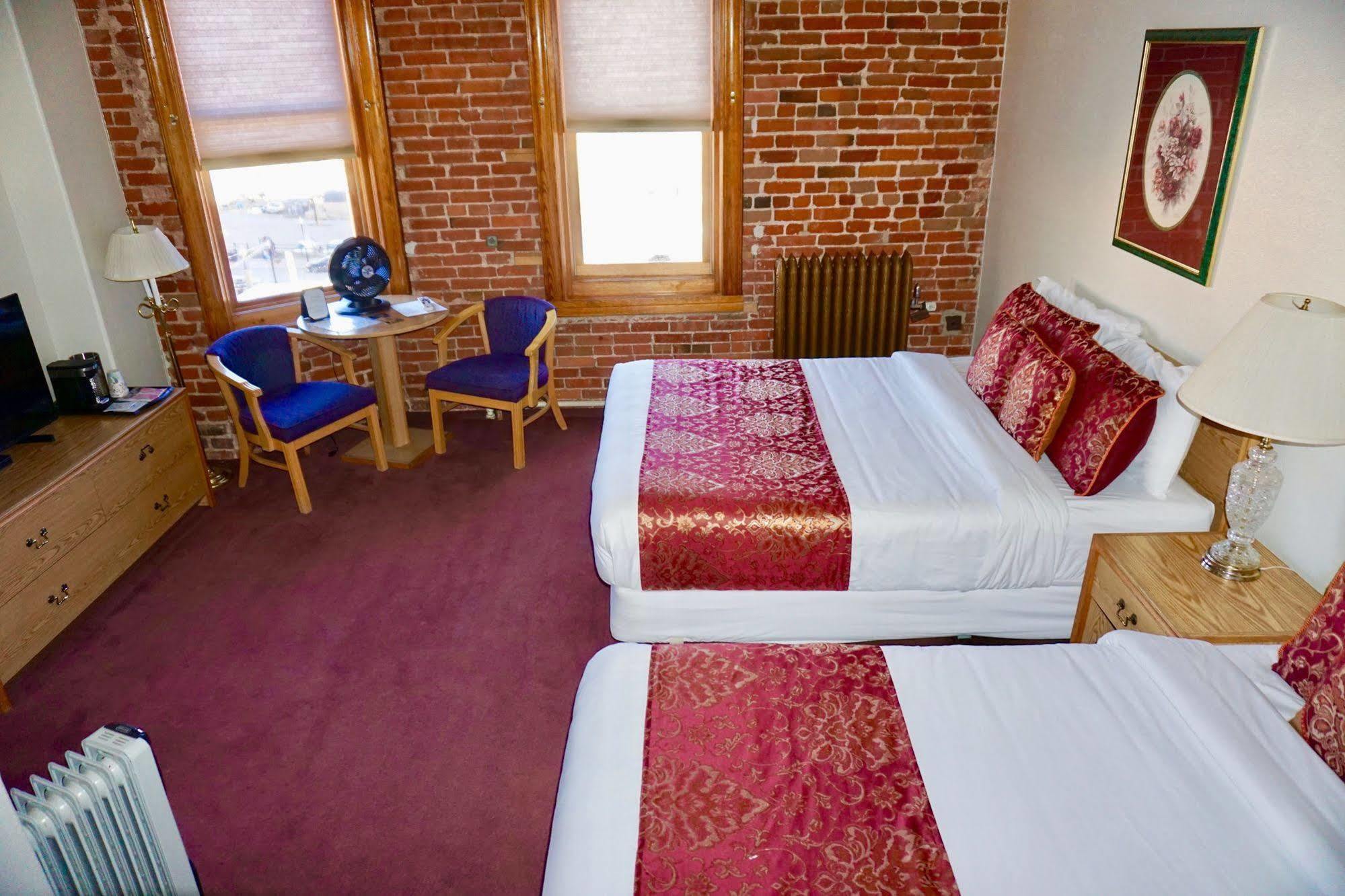 The Hotel 2*